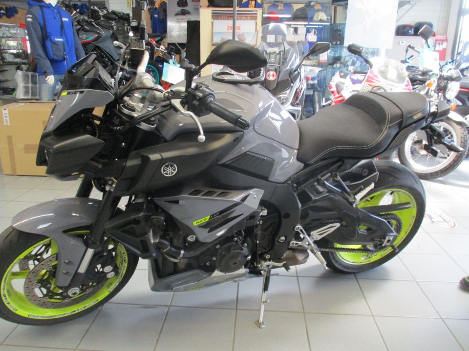 YAMAHA MT-10 4