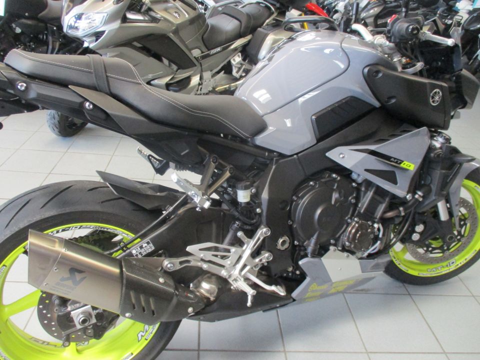 YAMAHA MT-10 4