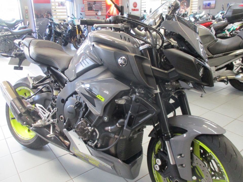 YAMAHA MT-10 4