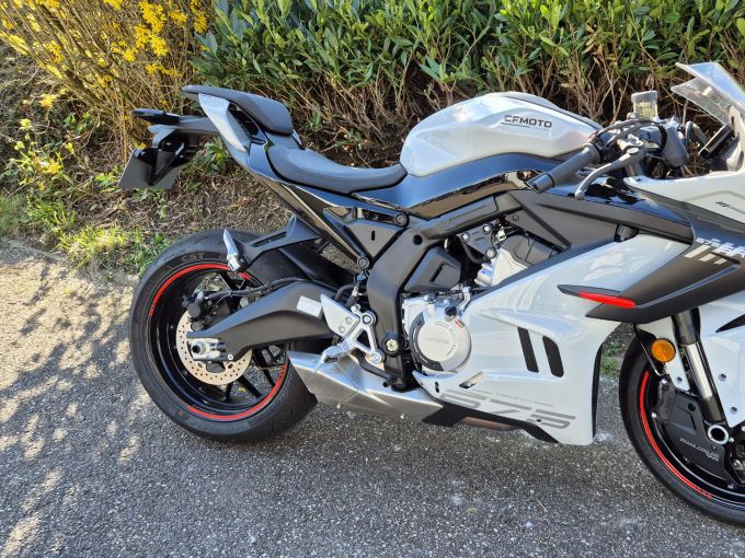 CF MOTO 675 SR R 4