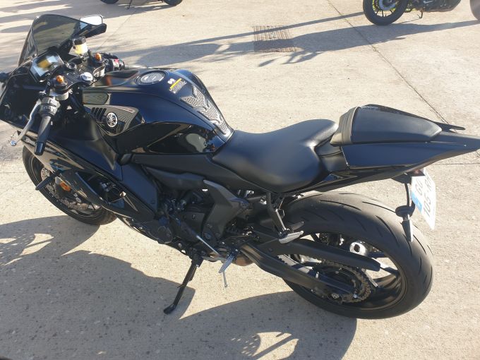 YAMAHA R7 4