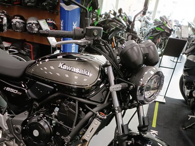 KAWASAKI Z650 RS NEUF O KMS A SASIR GARANTIE 4 ANS COULEUR 24 4