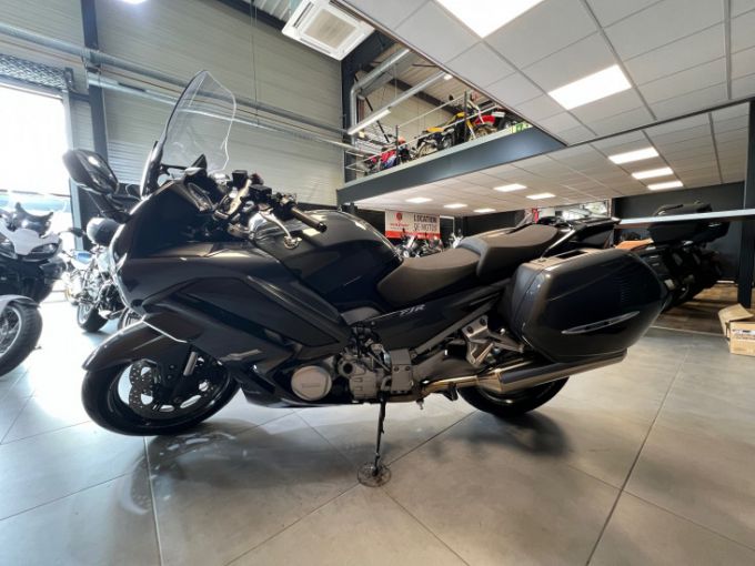 YAMAHA FJR 1300 ABS 4