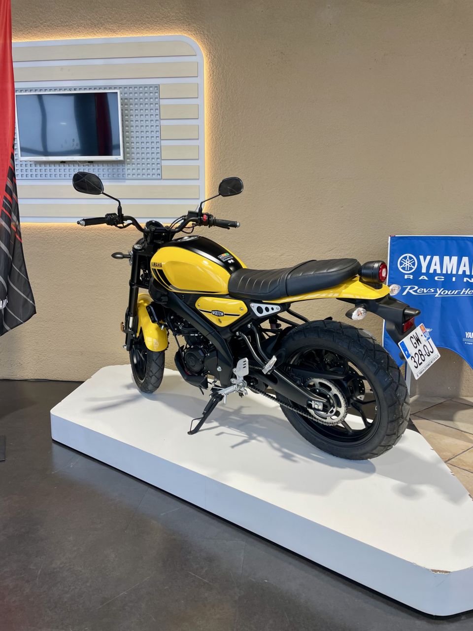 YAMAHA XSR 125 4
