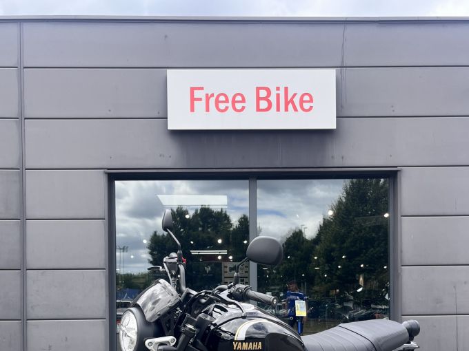 YAMAHA XSR 125 Legacy 4