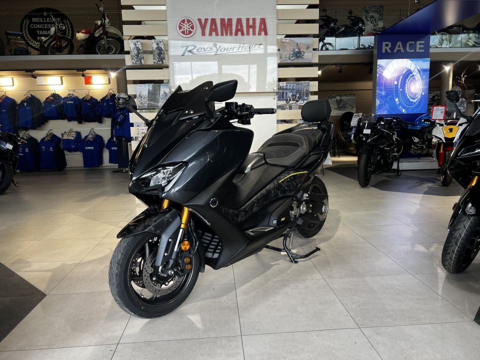 YAMAHA T-MAX 560 AKRAPOVIC 20E ANNIVERSAIRE 199€/MOIS* + DE 4800€ D'EQUIPEMENT GTIE 12 MOIS 4