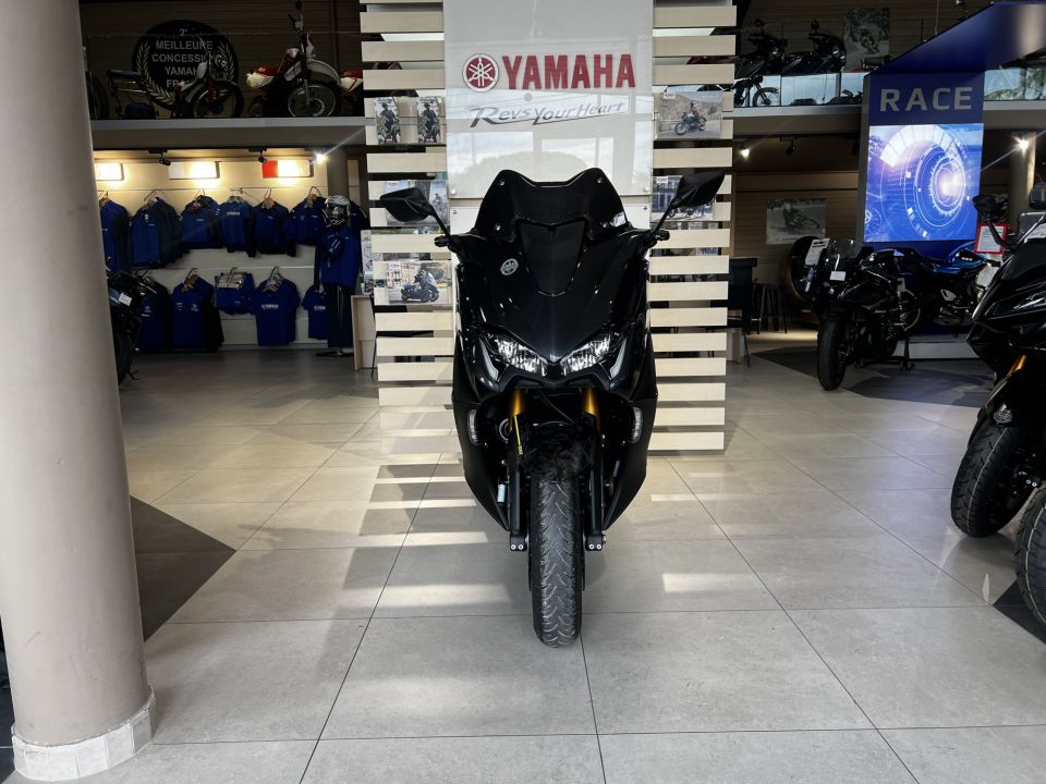 YAMAHA T-MAX 560 AKRAPOVIC 20E ANNIVERSAIRE 199€/MOIS* + DE 4800€ D'EQUIPEMENT GTIE 12 MOIS 4