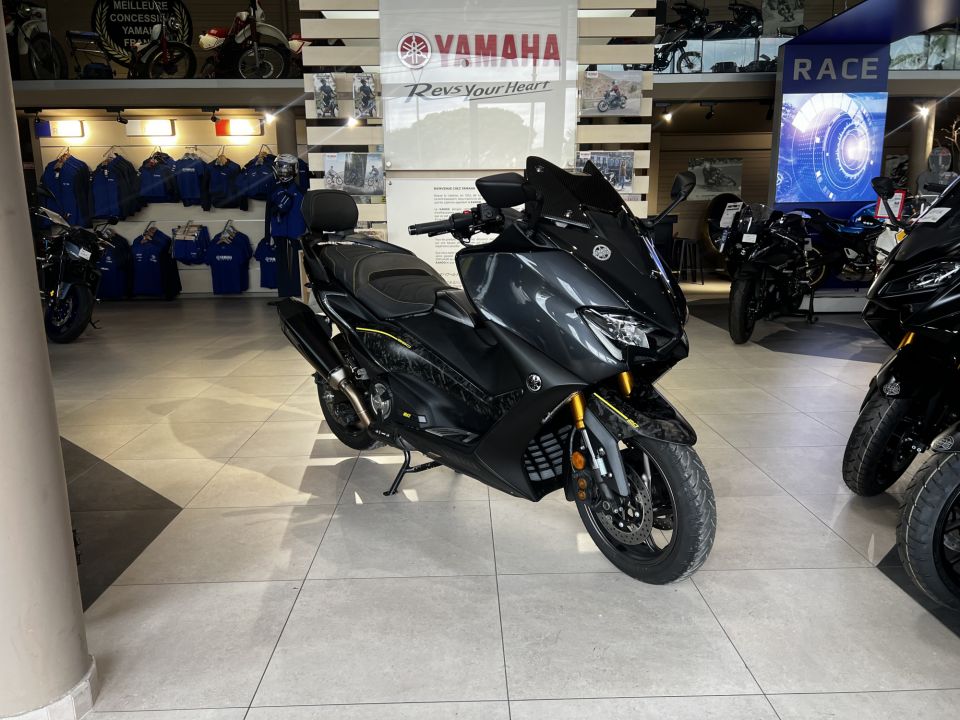 YAMAHA T-MAX 560 AKRAPOVIC 20E ANNIVERSAIRE 199€/MOIS* + DE 4800€ D'EQUIPEMENT GTIE 12 MOIS 4