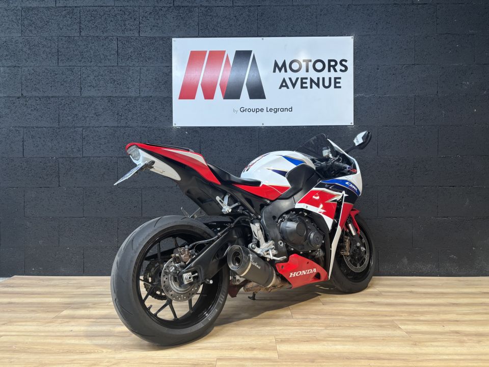 HONDA CBR 1000 RR FIREBLADE 4