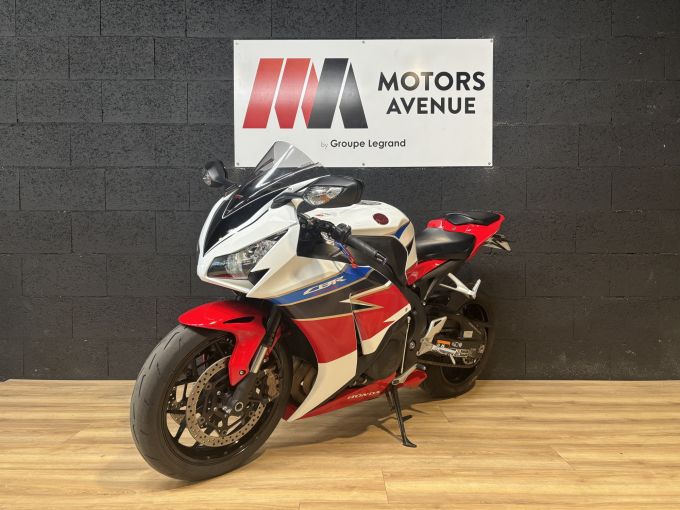 HONDA CBR 1000 RR FIREBLADE 4