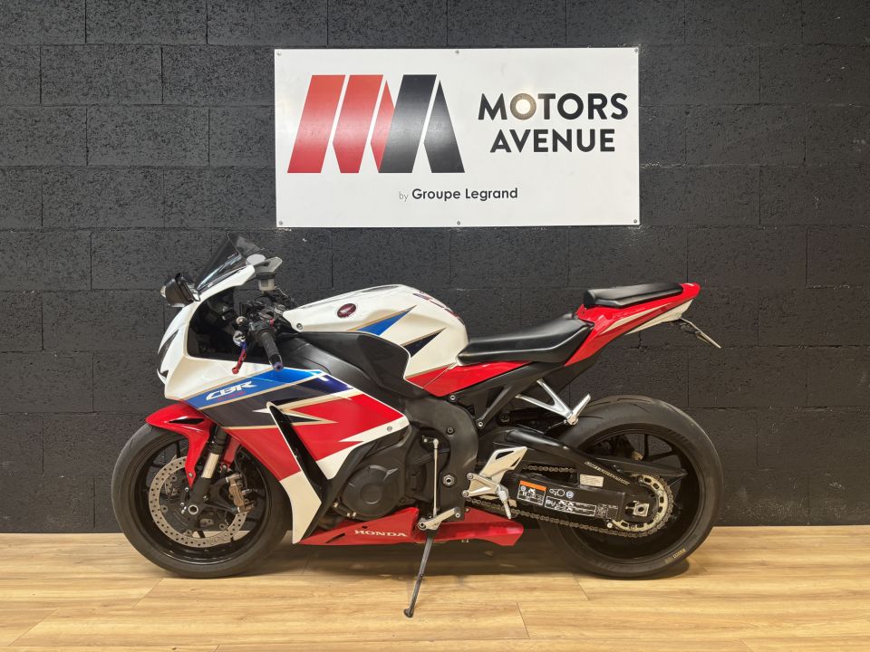 HONDA CBR 1000 RR FIREBLADE 4