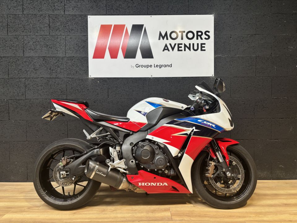 HONDA CBR 1000 RR FIREBLADE 4