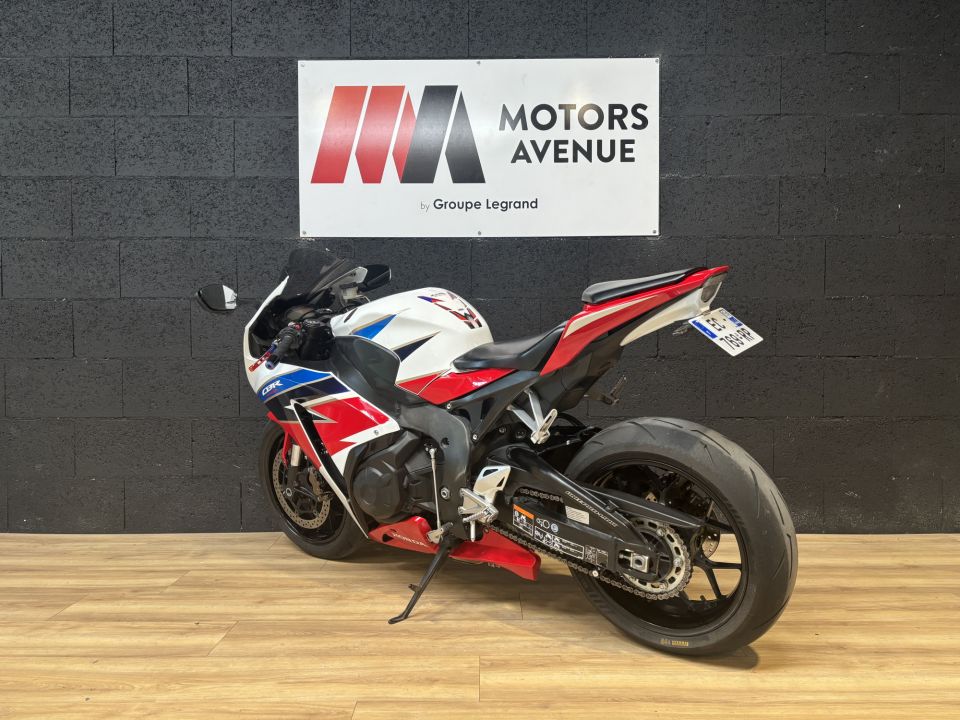 HONDA CBR 1000 RR FIREBLADE 4