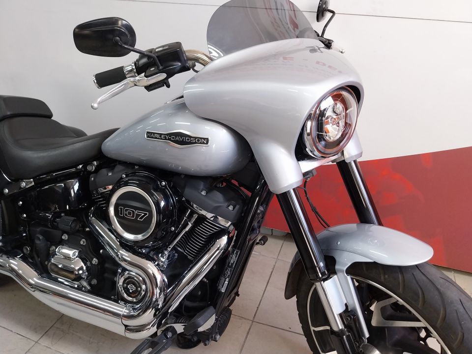 HARLEY-DAVIDSON SPORTGLIDE 1745 4