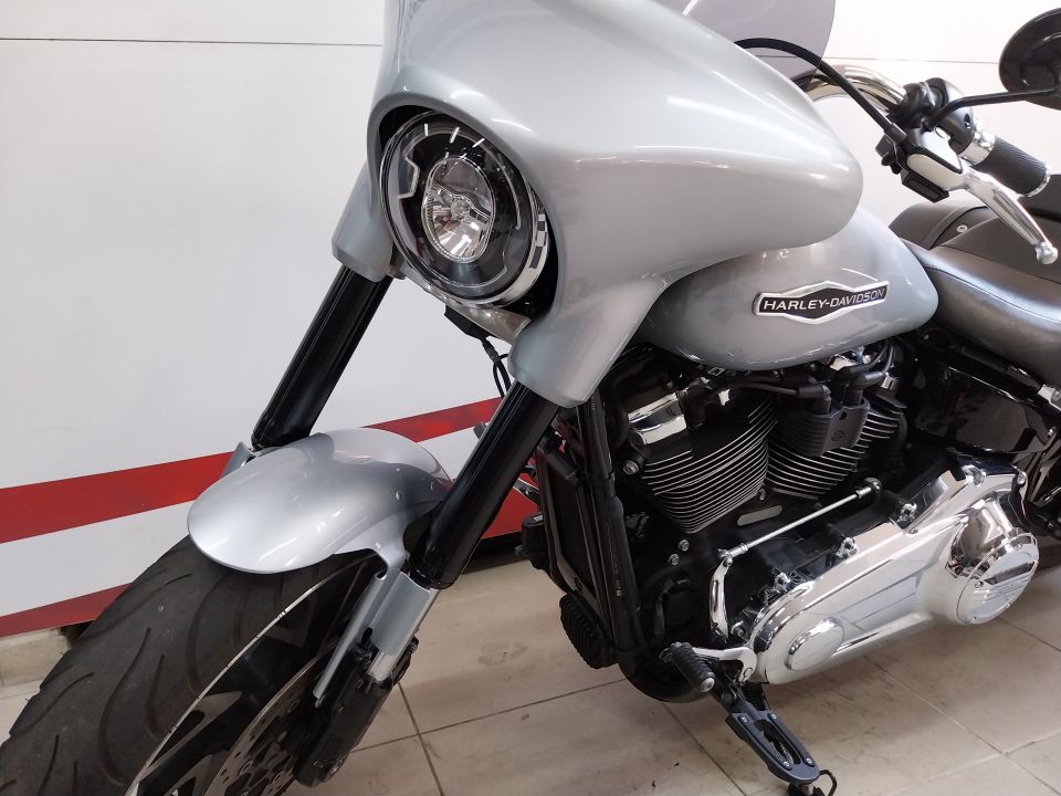 HARLEY-DAVIDSON SPORTGLIDE 1745 4