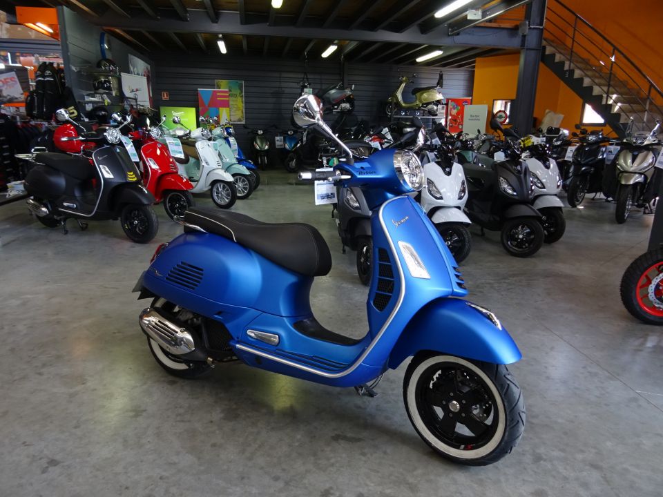 VESPA GTS SUPER SPORT 4