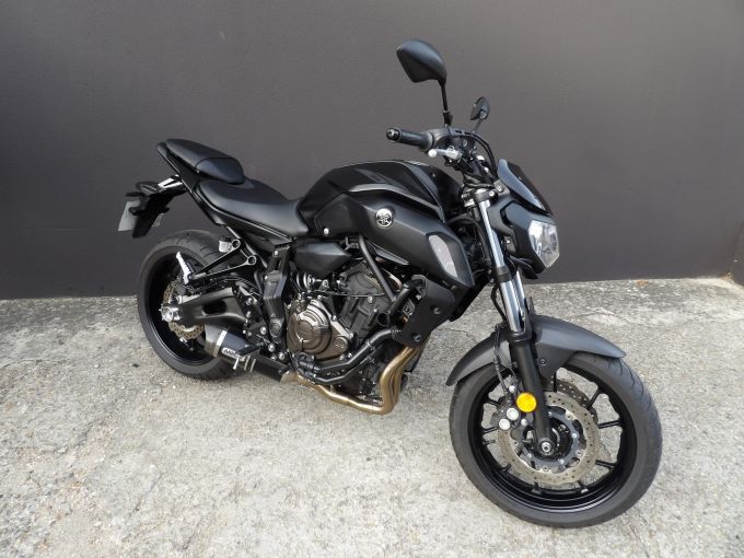 YAMAHA MT-07 4