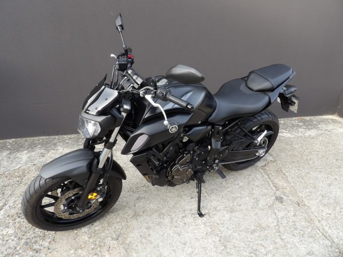 YAMAHA MT-07 4