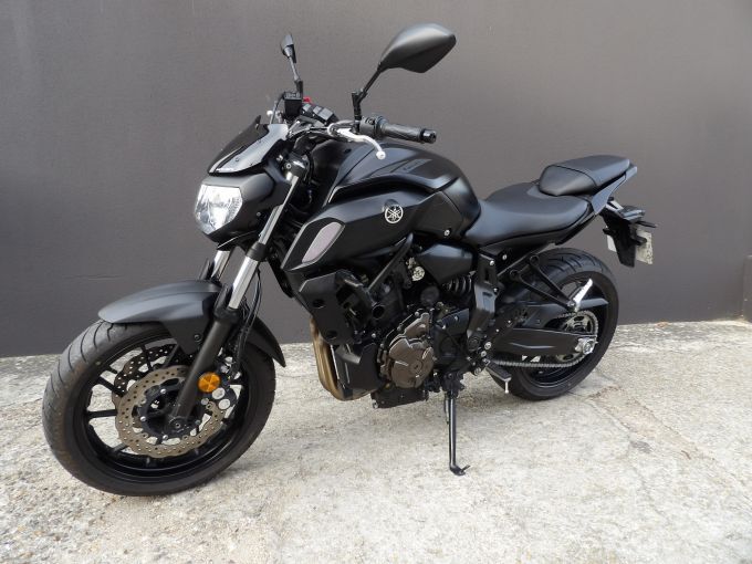 YAMAHA MT-07 4