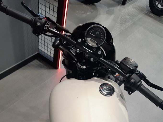 HARLEY-DAVIDSON STREET ROD 750 4