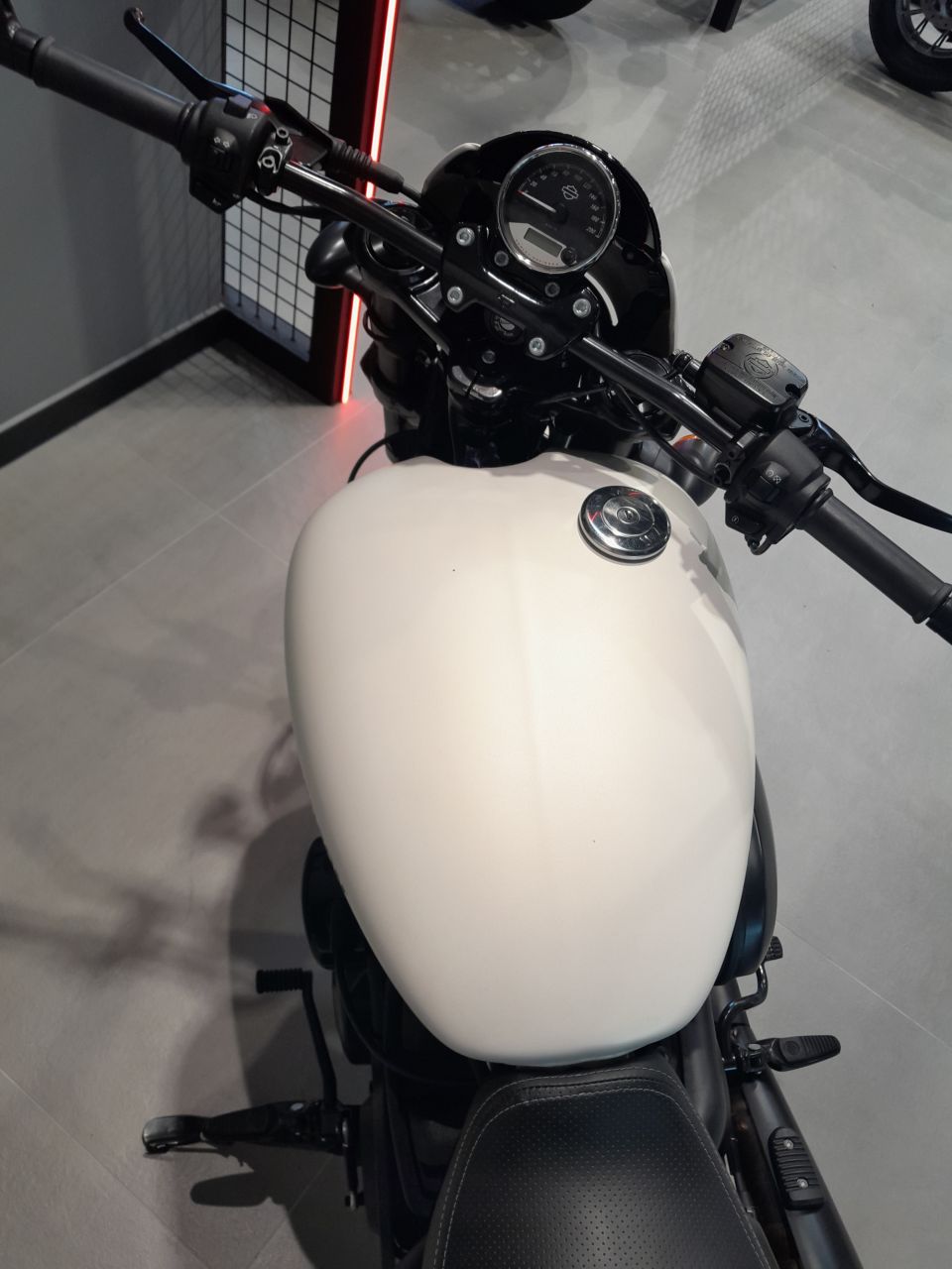 HARLEY-DAVIDSON STREET ROD 750 4