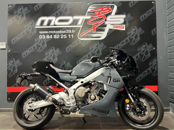 YAMAHA XSR 900 GP 4