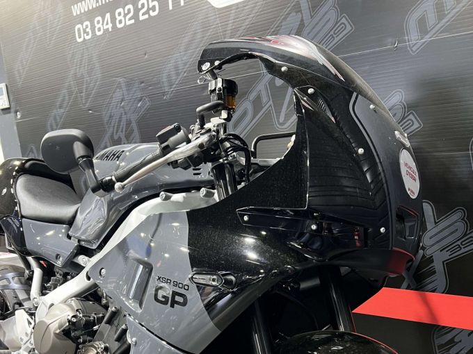 YAMAHA XSR 900 GP 4