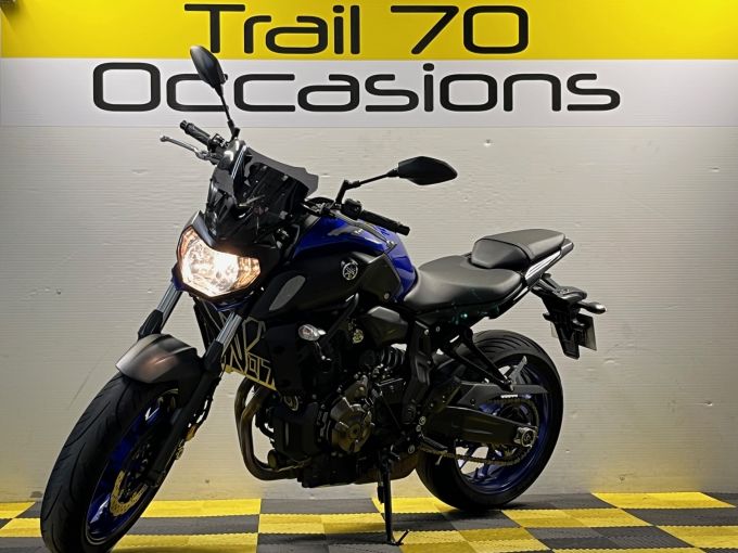 YAMAHA MT-07 4