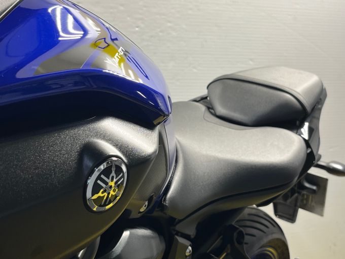 YAMAHA MT-07 4
