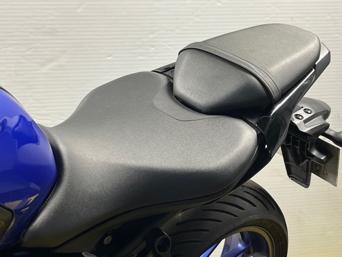 YAMAHA MT-07 4