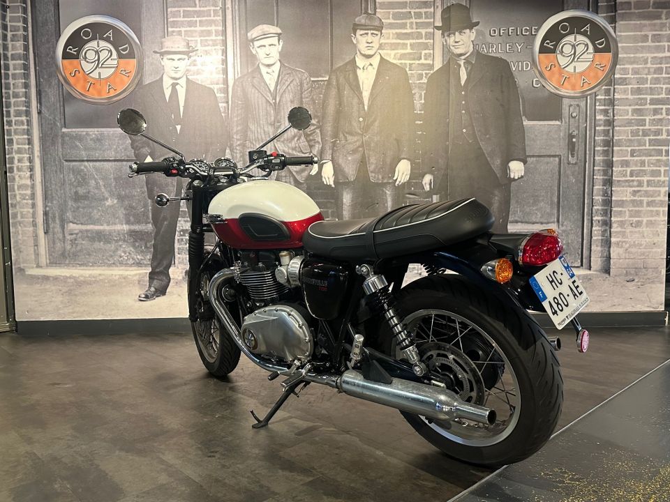 TRIUMPH BONNEVILLE T120 4