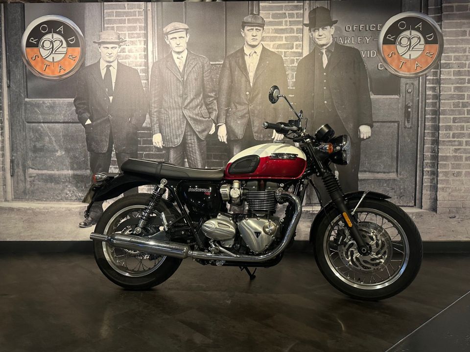 TRIUMPH BONNEVILLE T120 4