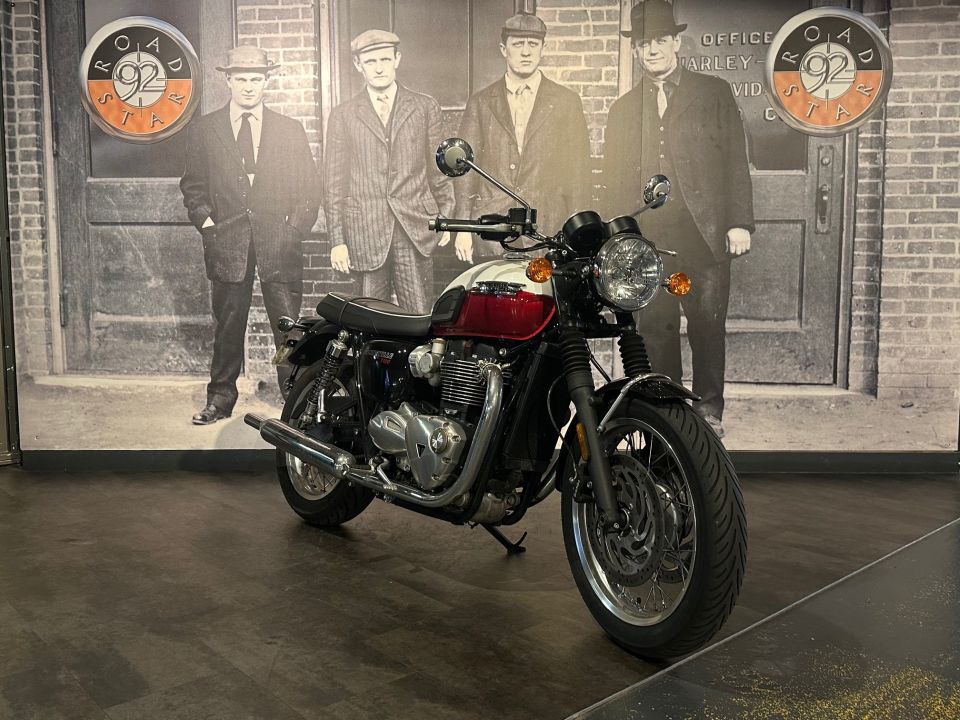 TRIUMPH BONNEVILLE T120 4