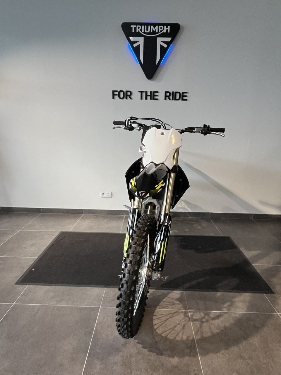 TRIUMPH TF 250-X 4