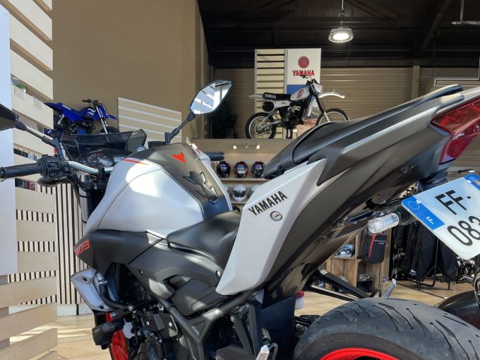 YAMAHA MT-03 4