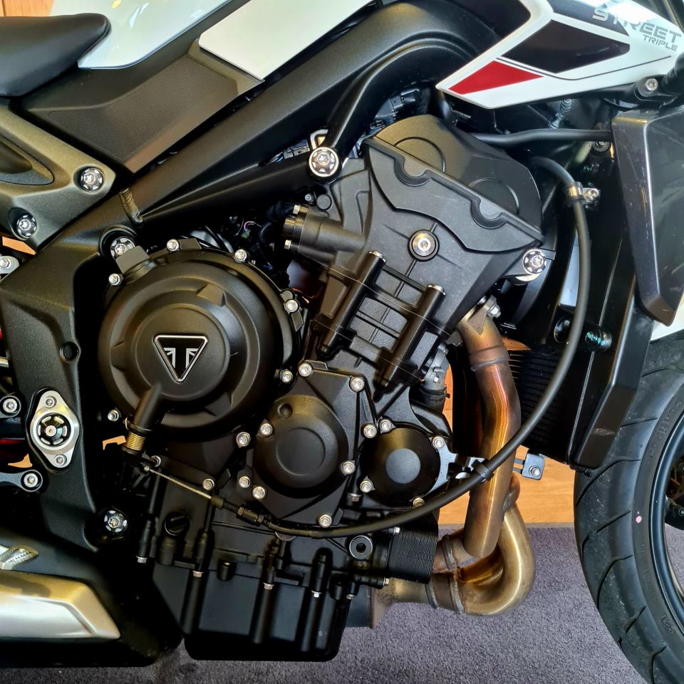 TRIUMPH STREET TRIPLE 765 R 4