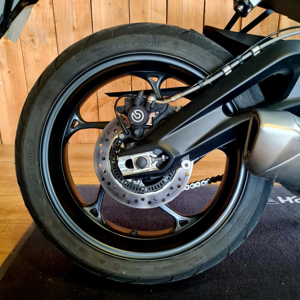 TRIUMPH STREET TRIPLE 765 R 4