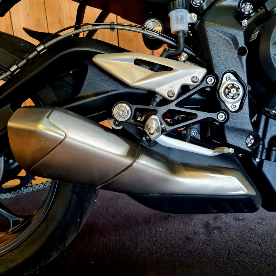 TRIUMPH STREET TRIPLE 765 R 4