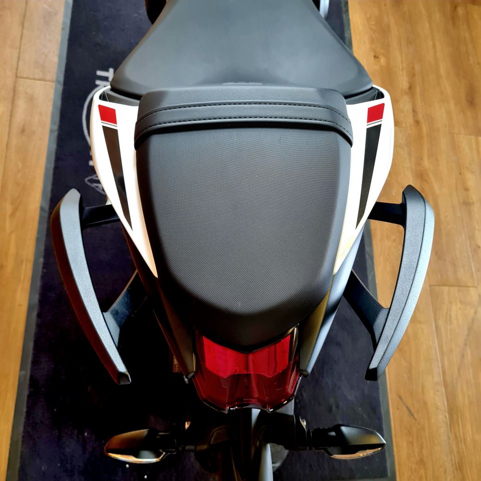 TRIUMPH STREET TRIPLE 765 R 4