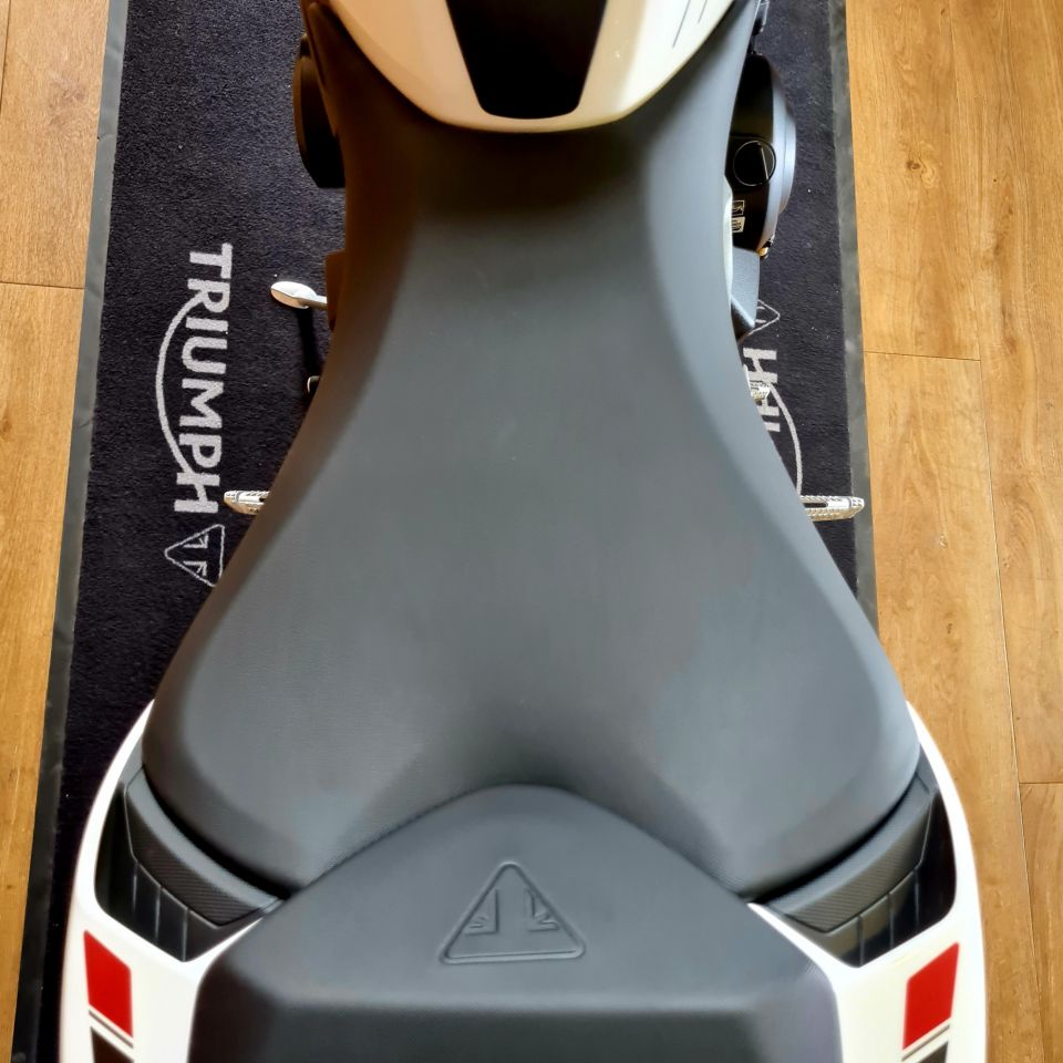 TRIUMPH STREET TRIPLE 765 R 4