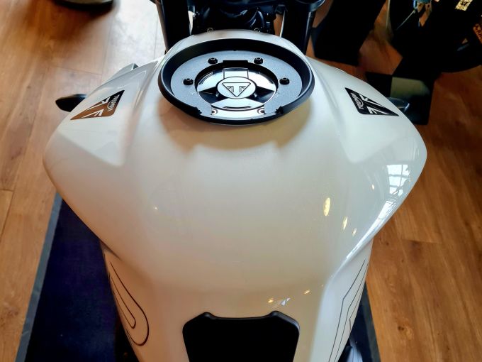 TRIUMPH STREET TRIPLE 765 R 4