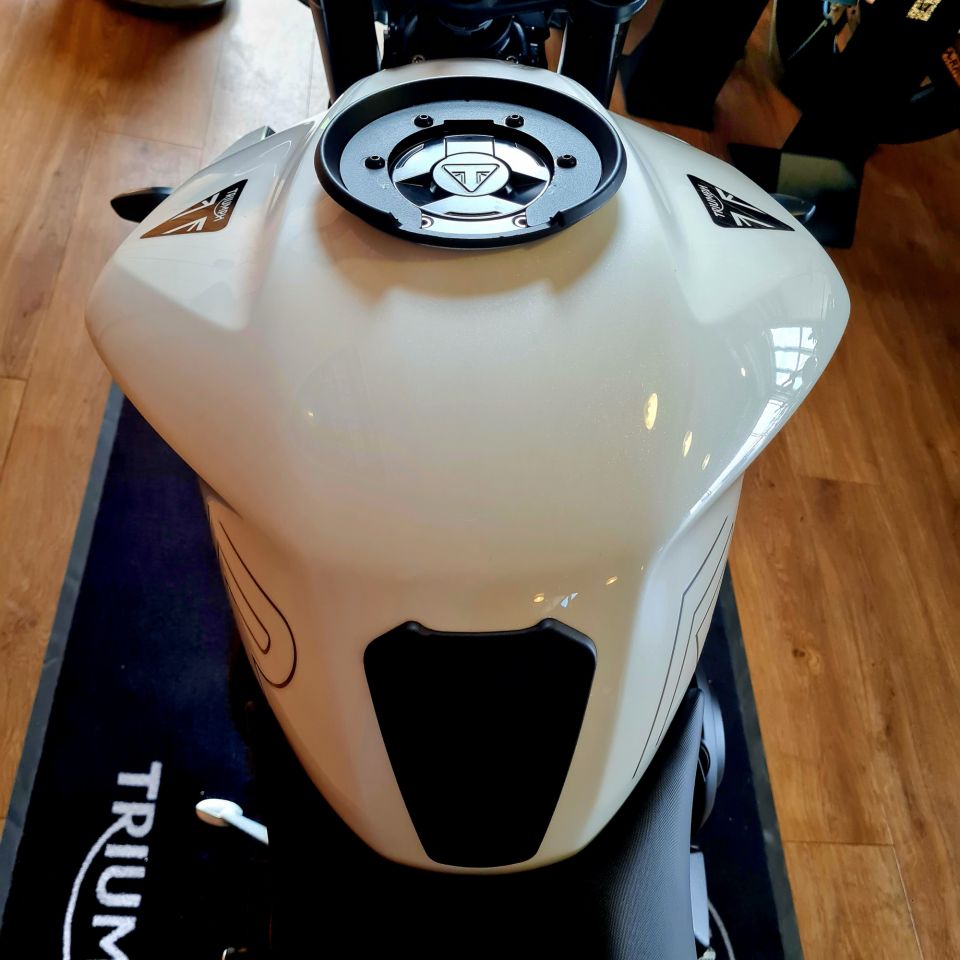 TRIUMPH STREET TRIPLE 765 R 4