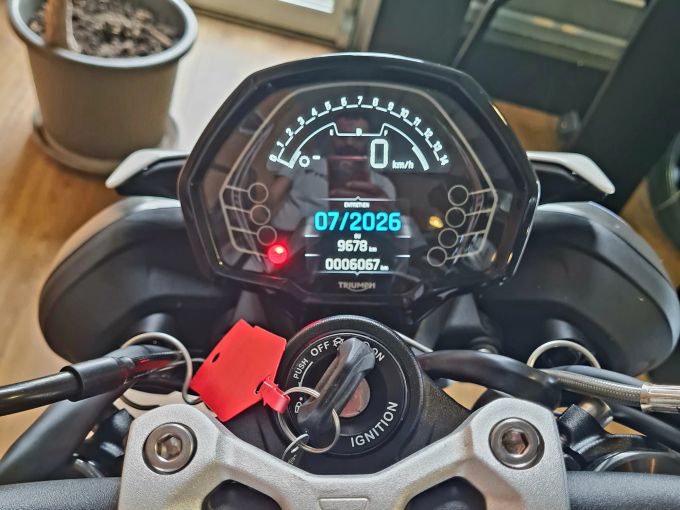 TRIUMPH STREET TRIPLE 765 R 4