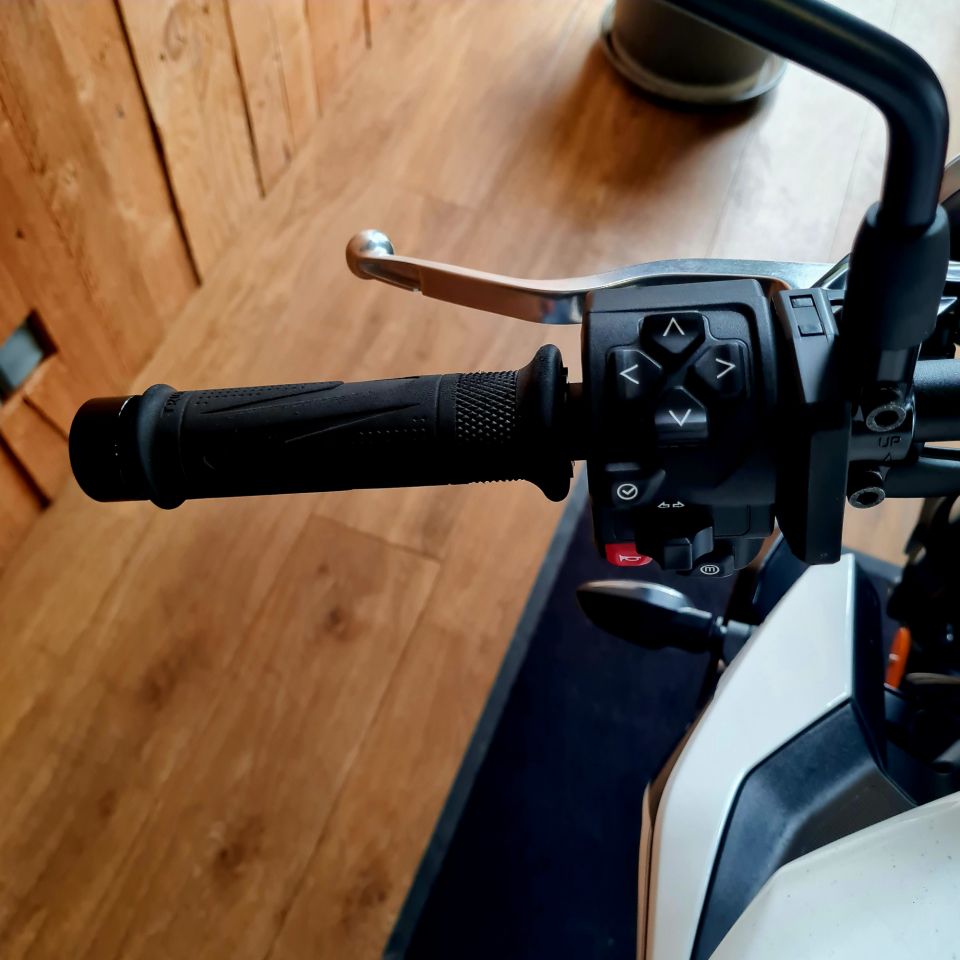 TRIUMPH STREET TRIPLE 765 R 4