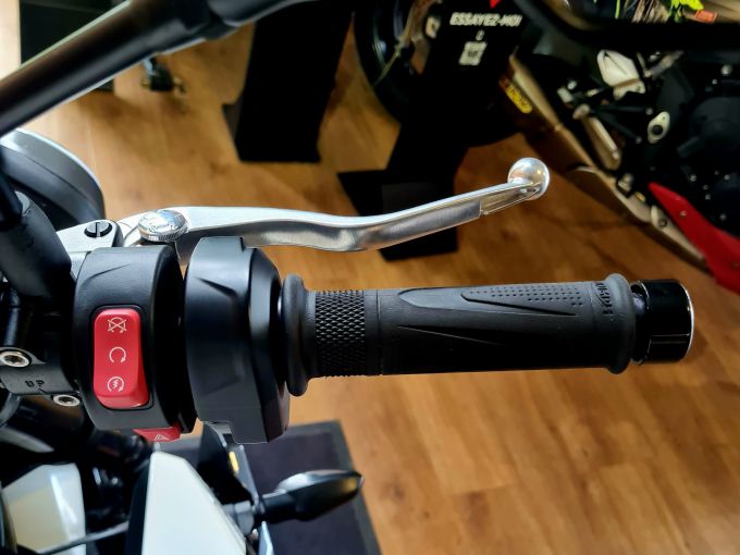 TRIUMPH STREET TRIPLE 765 R 4