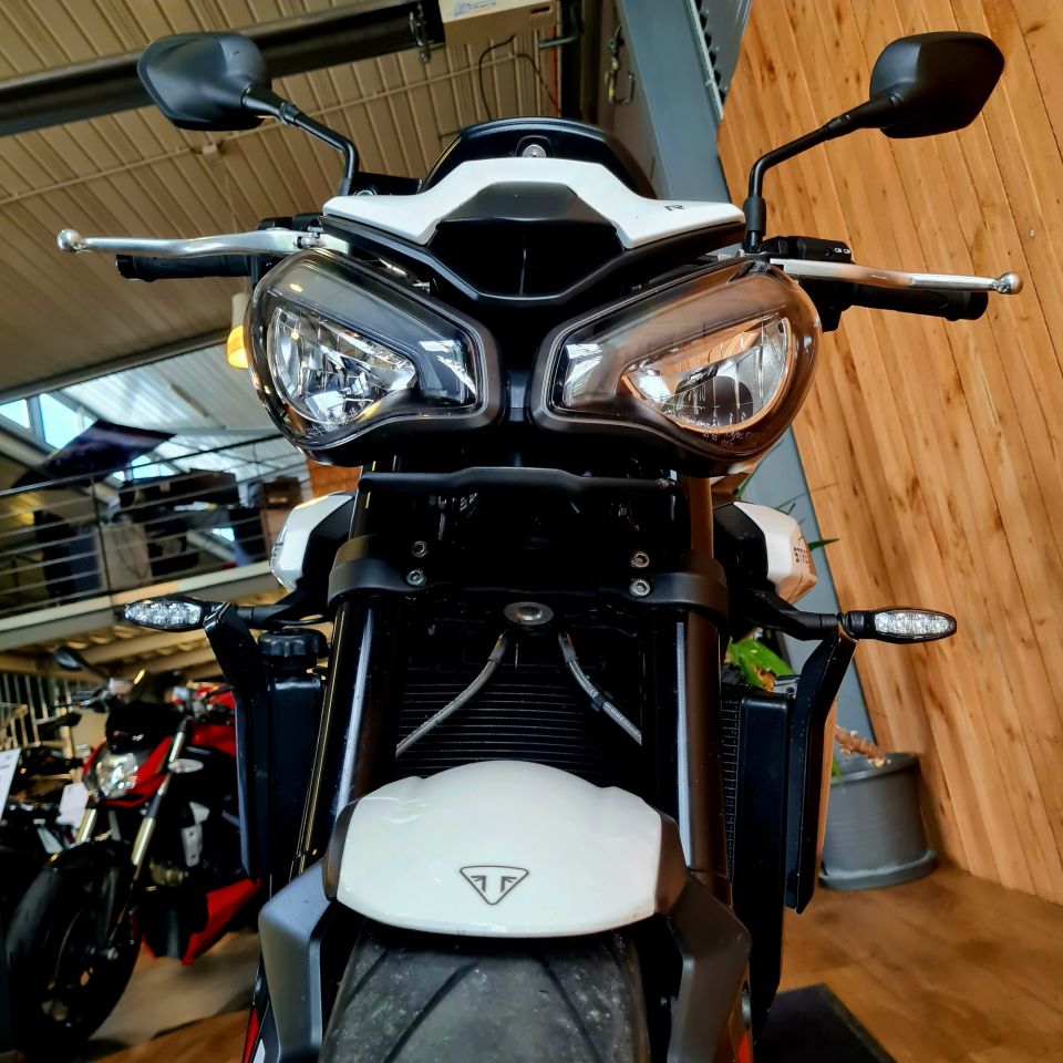 TRIUMPH STREET TRIPLE 765 R 4