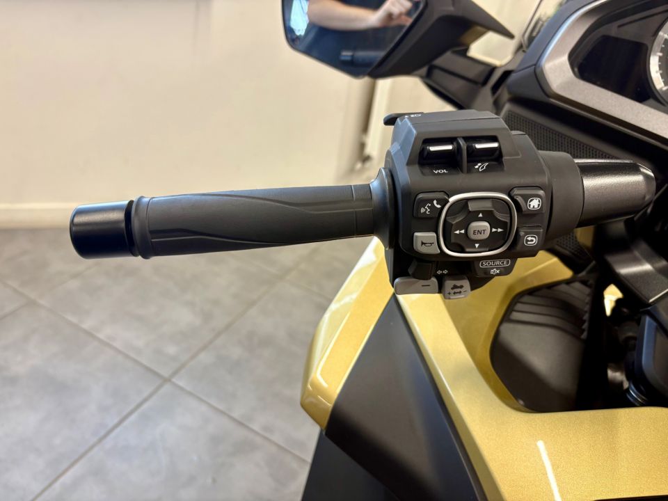 HONDA GL 1800 GOLDWING DCT 4