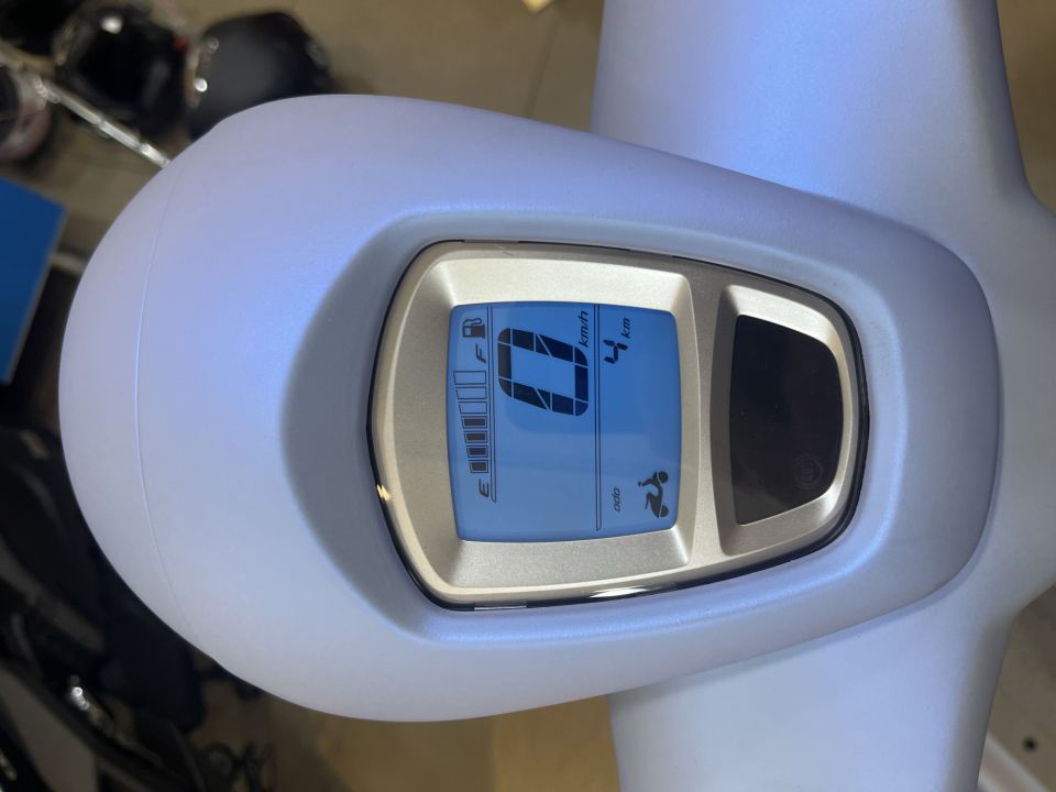 VESPA 946 ABS-ASR 125 4