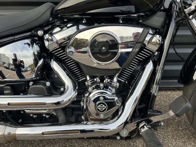 HARLEY-DAVIDSON SOFTAIL BREAKOUT 1923 4