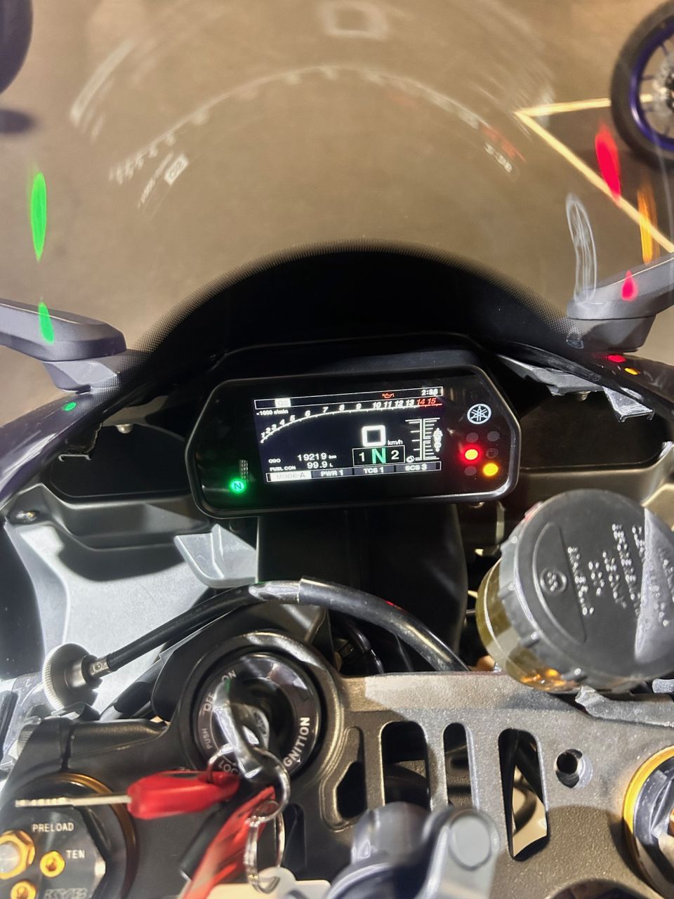 YAMAHA YZF 1000 R1 4